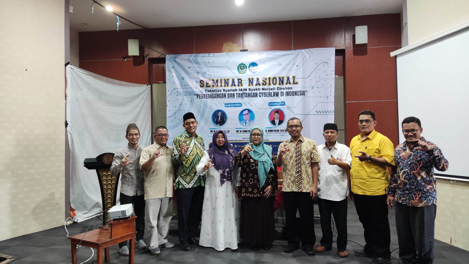 Fakultas Syariah IAIN Syekh Nurjati Cirebon Adakan Seminar Nasional Dengan Mengangkat Tema: "Perkembangan dan Tantangan Pelaksanaan Cyberlaw di Indonesia"