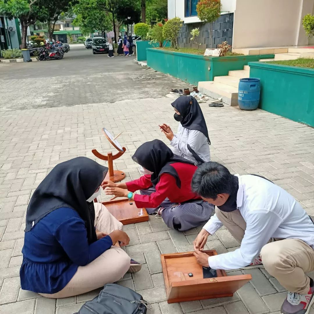 PRODI ILMU FALAK MELAKSANAKAN KEGIATAN PRAKTEK PENGAMATAN JAM SUNDIAL
