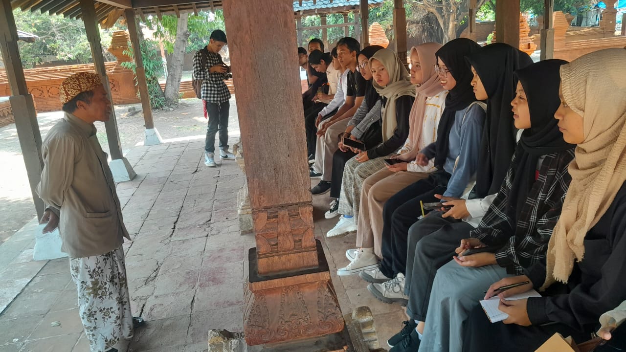 Mahasiswa Ilmu Falak Kunjungi Keraton Kasepuhan Cirebon