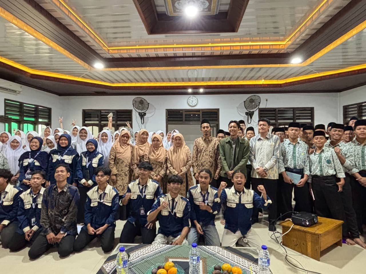 HMJ Ilmu Falak UIN Siber Syekh Nurjati Cirebon Kenalkan Ilmu Falak dan Praktik Arah Kiblat di MA Al-Musyawirin Cirebon